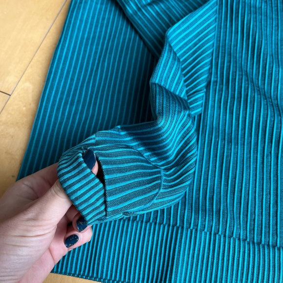 Lululemon Long Sleeve Blue Striped Shirt - Picture 4 of 4